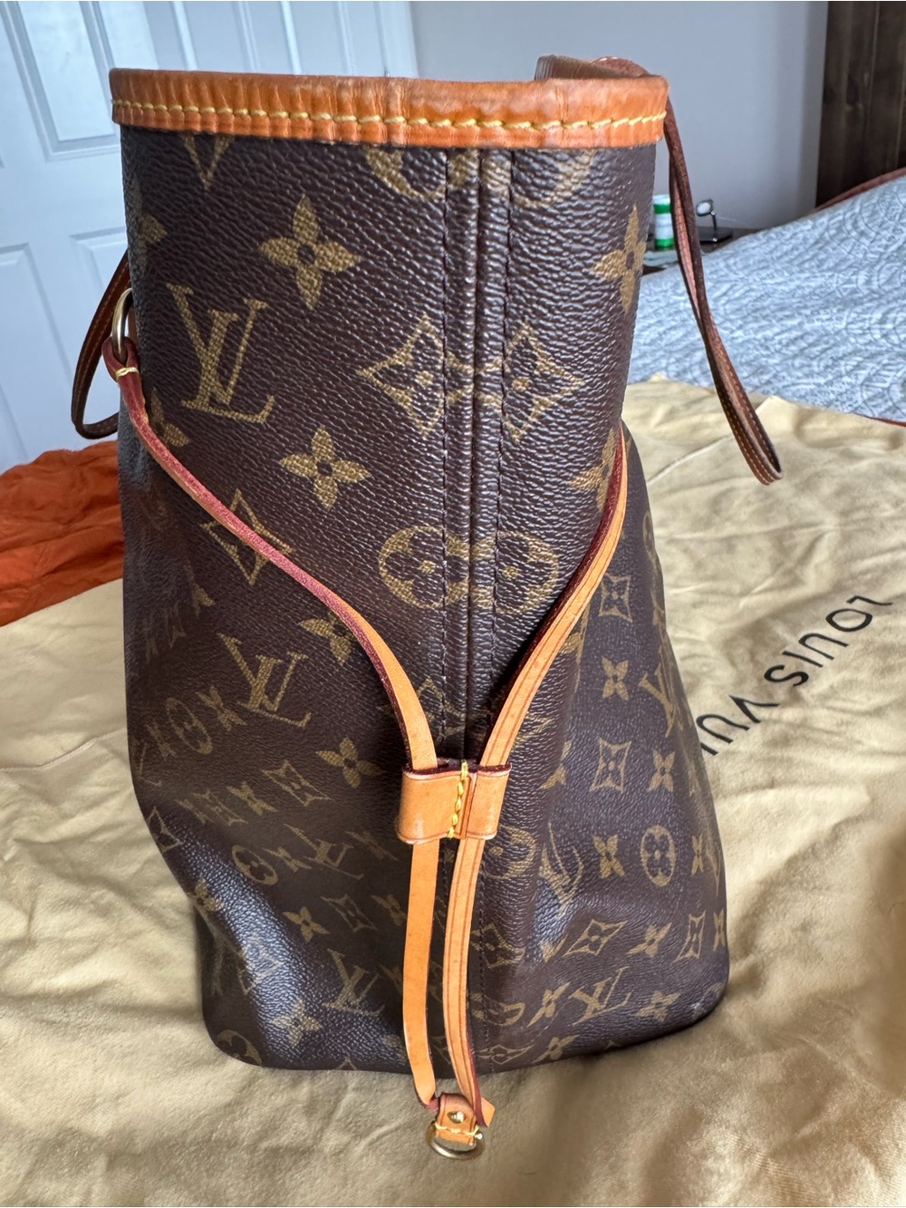 Louis Vuitton Monogram Neverfull Tote in Brown and Tan - Picture 11 of 16